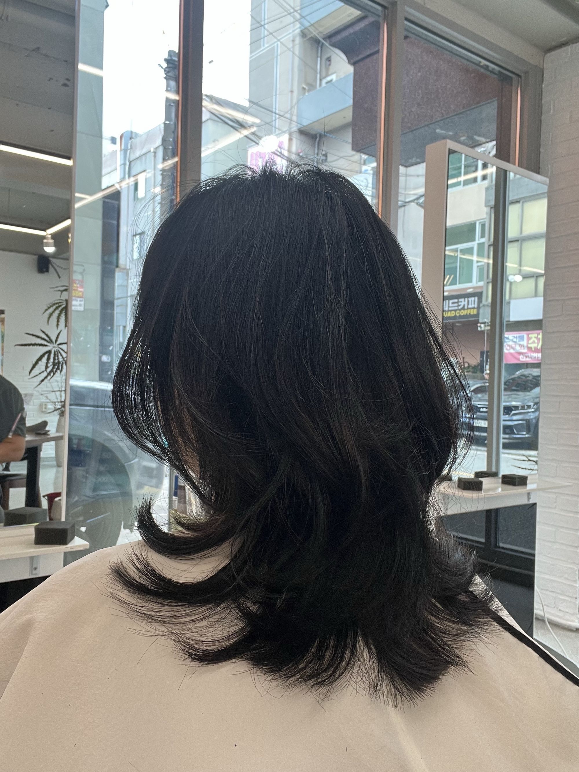 적당한 길이감의 미디움레이어드컷
