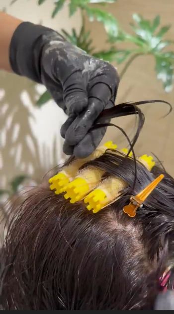 반포미용실 뿌리볼륨펌 시술중2