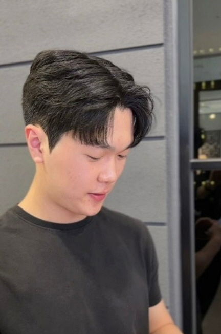 서초구 남자 가르마펌 깔끔하고 세련된 이미지 시술 사례 이미지 1