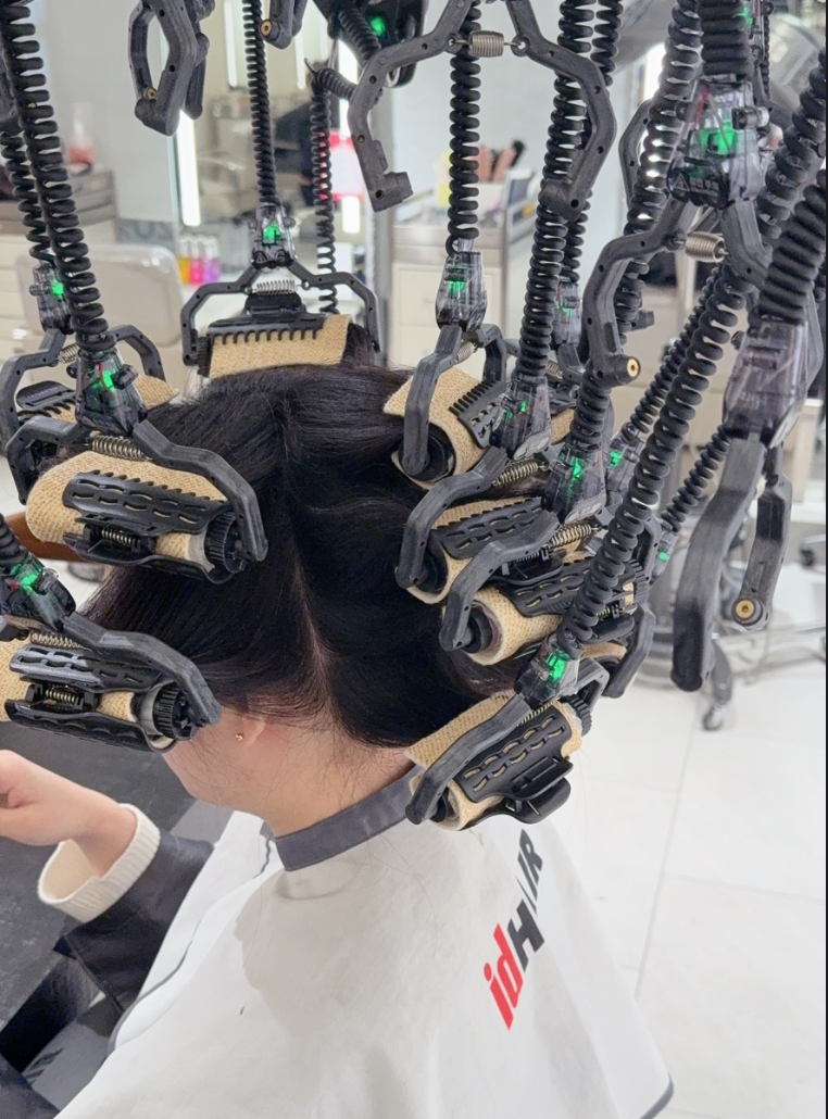 서초구 여자 그레이스펌 둥근형 얼굴에 머리가 잘 안 마르는게 고민 시술 사례 이미지 2