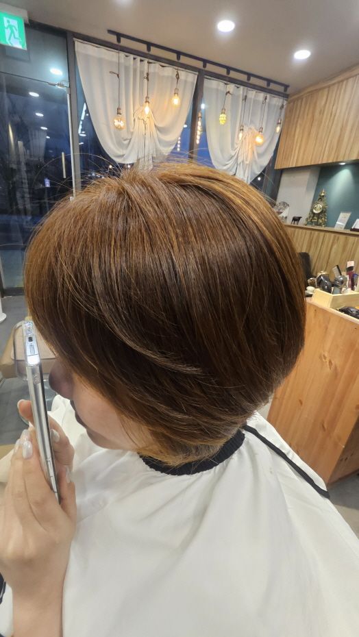 보브컷후 전체탈색 좌측 측면 사진