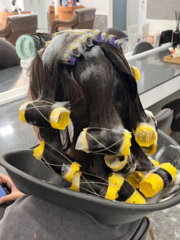 성신여대역 미용실 살롱드바이퍼스트 그레이스펌 시술중3