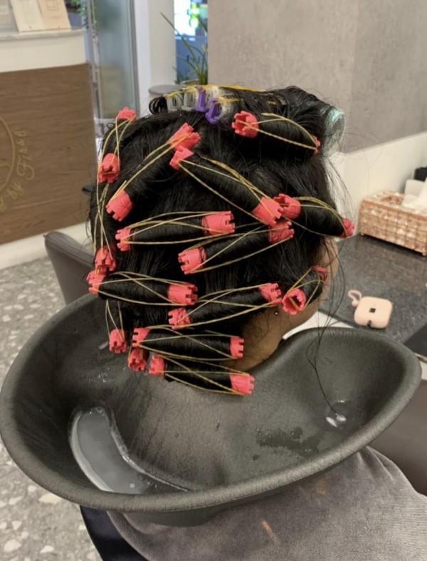 성신여대 미용실 얼굴형 보완되는 러블리 긴머리펌 시술중5