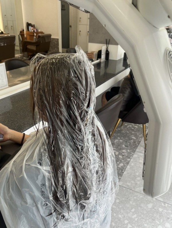 성신여대역 미용실 살롱드바이퍼스트 은비 고급스러운 웨이브 그레이스펌 시술중2