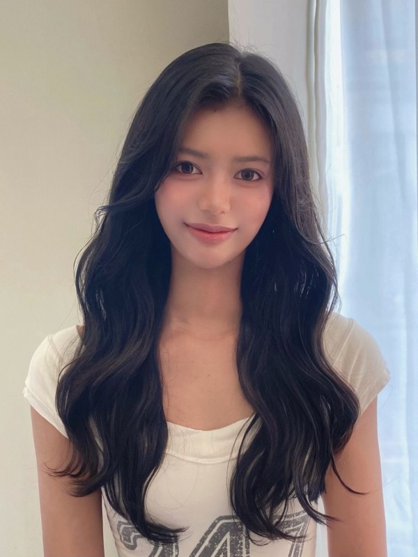 그레이스펌으로 분위기 여신 되는 긴머리 볼륨펌 추천 성신여대역 미용실 살롱드바이퍼스트 은비 시술후 앞모습