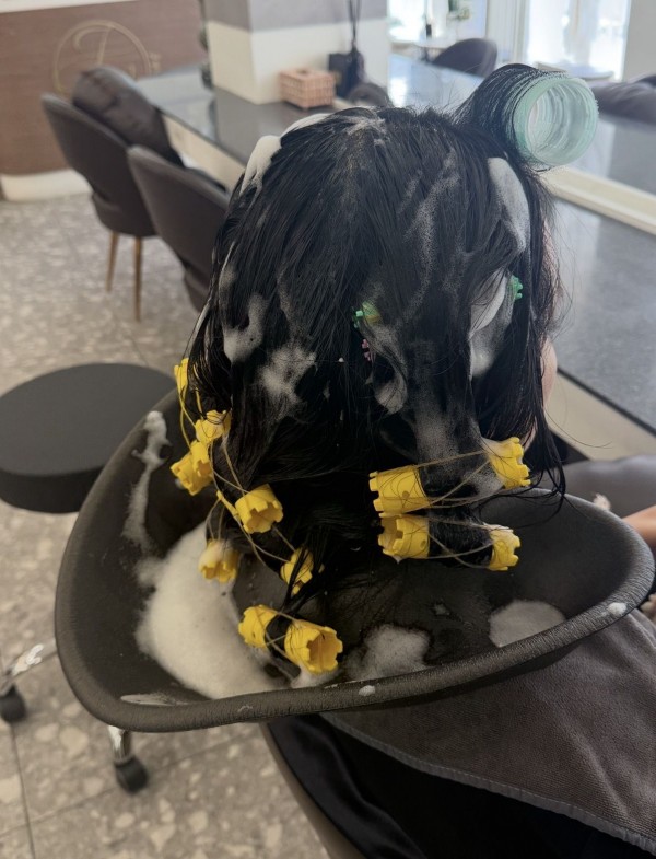 얼굴형까지 예뻐 보이는 그레이스펌 시술중4