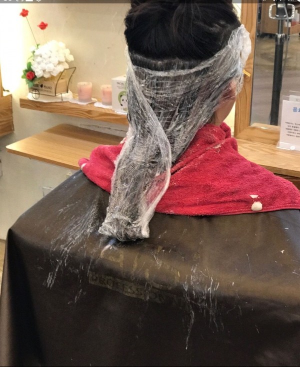 성신여대 미용실 백금발 시크릿 투톤 시술중