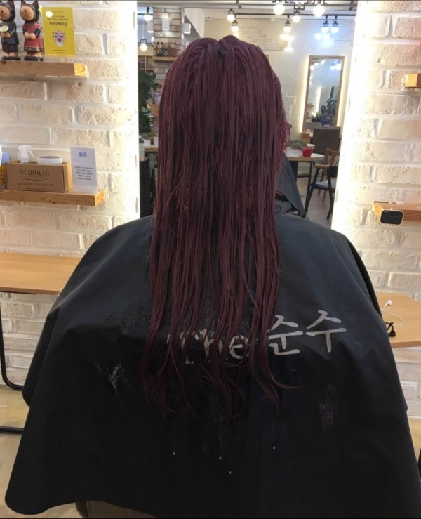 성신여대 미용실 애쉬핑크컬러 시술중