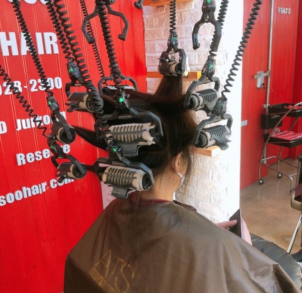 성신여대 미용실 레이어드컷과 함께한 레이어드펌 시술중2