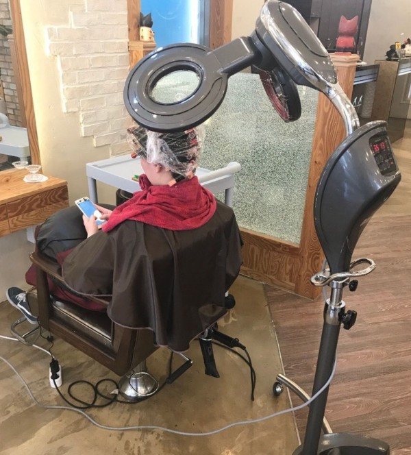 성신여대 미용실 단발패닝펌 시술중