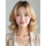 골든 블론드 턱선 컬 단발+커튼뱅