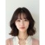 초콜릿 브라운 턱선 컬 단발+뱅