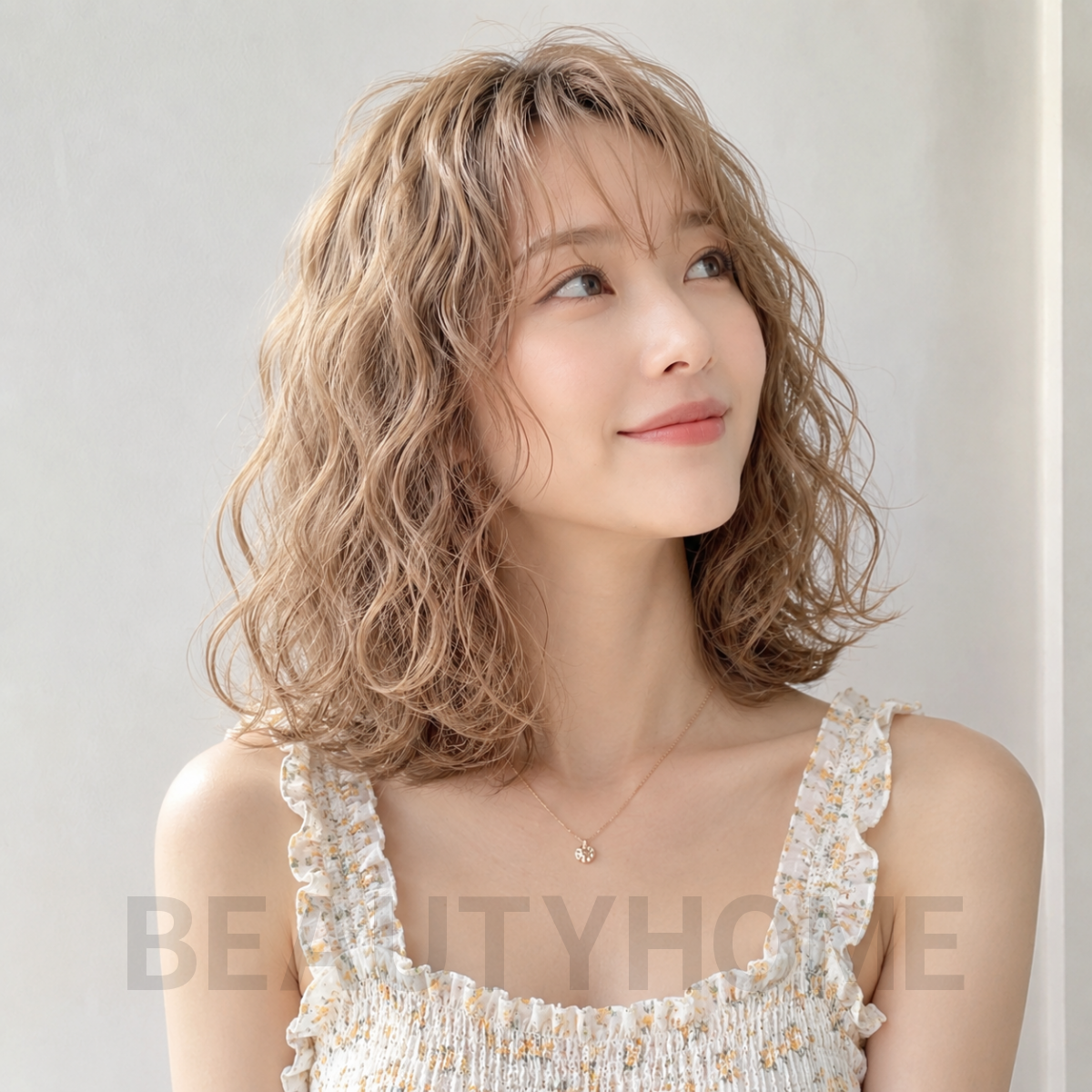 여자 중단발 히피펌 밀크티 베이지 염색